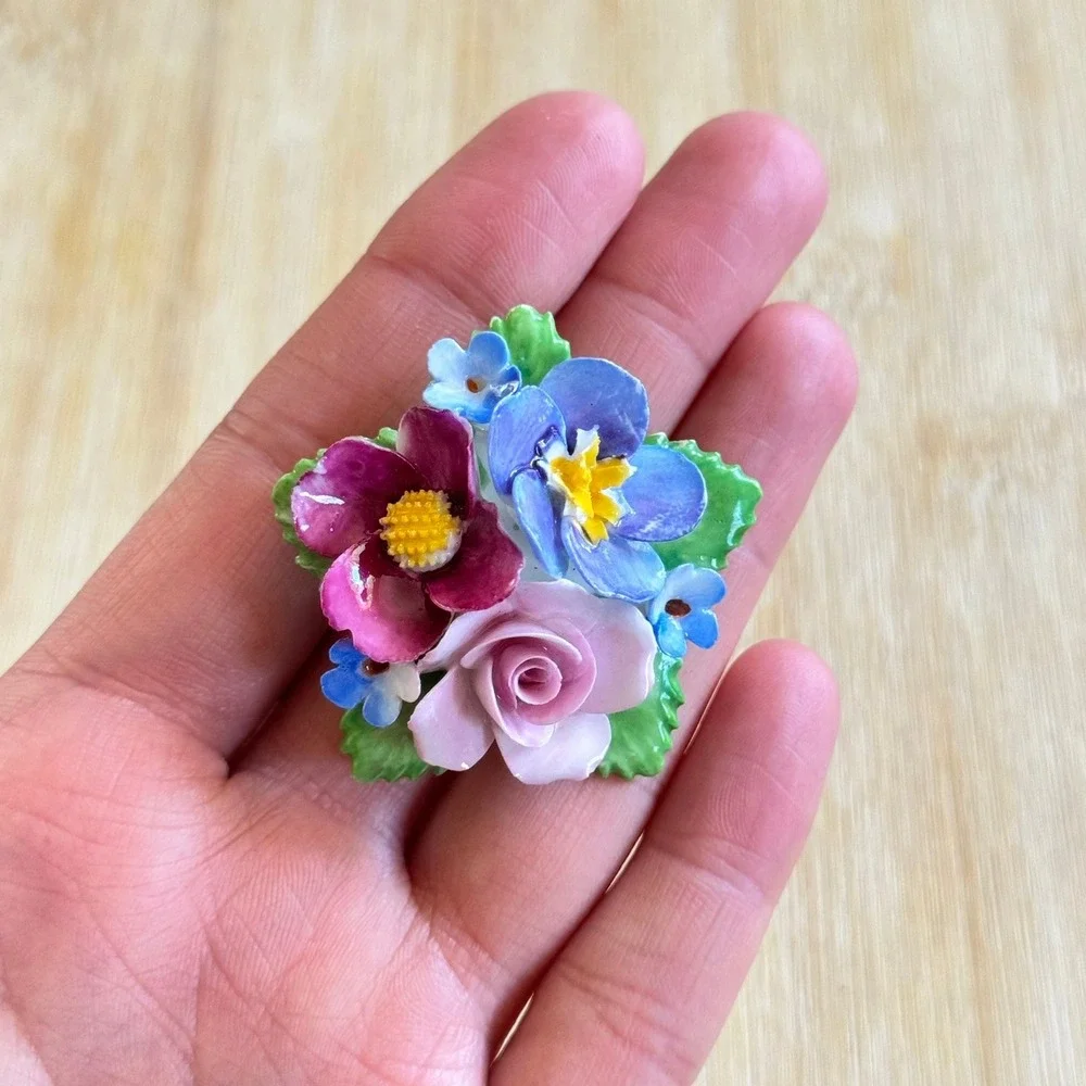 Denton‎ China England Floral Pin Brooch VTG Purple Blue Porcelain Flower Bouquet